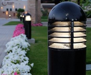 ¿Cuáles son las mejores lámparas solares para jardín?
